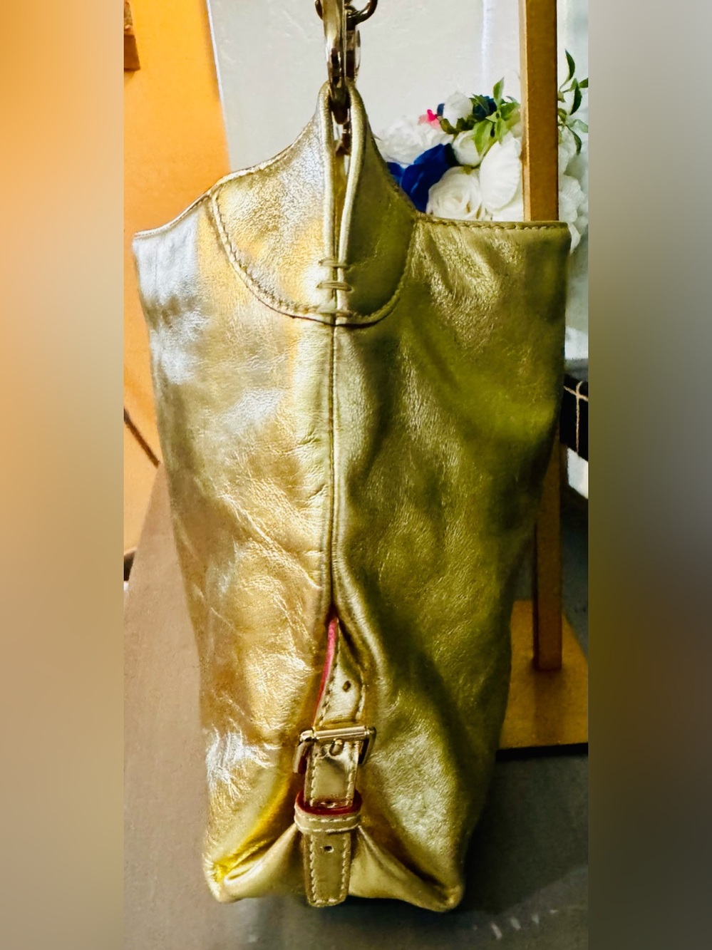 Dooney & Bourke Metallic Gold Leather Logo Lock Sac Hobo Shoulder Bag like new - Picture 8 of 16